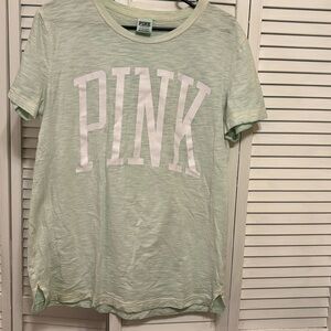 EUC VS Pink heathered teal logo tee